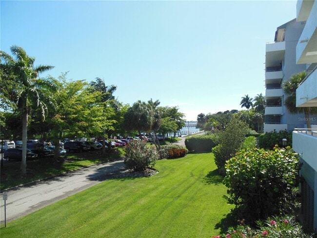 Building Photo - 1000 Riverside Dr