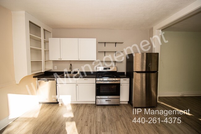 Building Photo - Very Stylish 1BR 1BA Up Unit in Lakewood -...