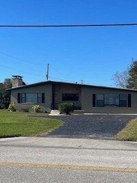 Building Photo - 4510 Lakeview Dr