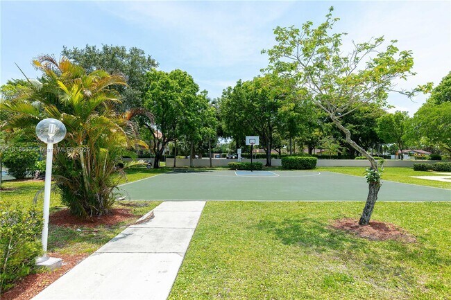 Building Photo - 717 Gardens Dr