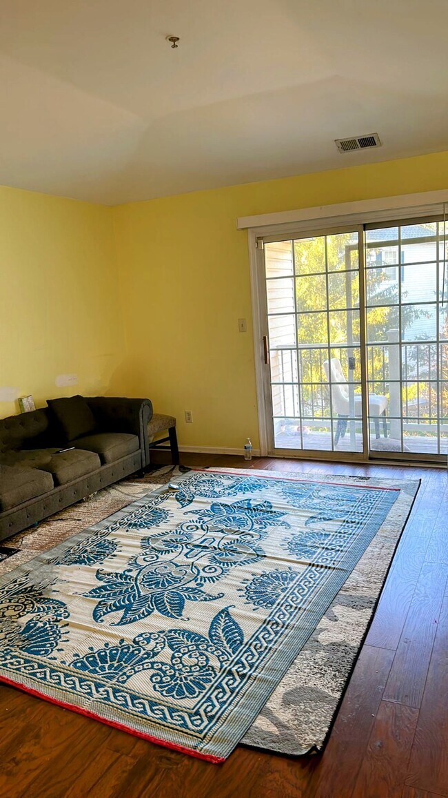 Building Photo - 1032 Waterford Dr