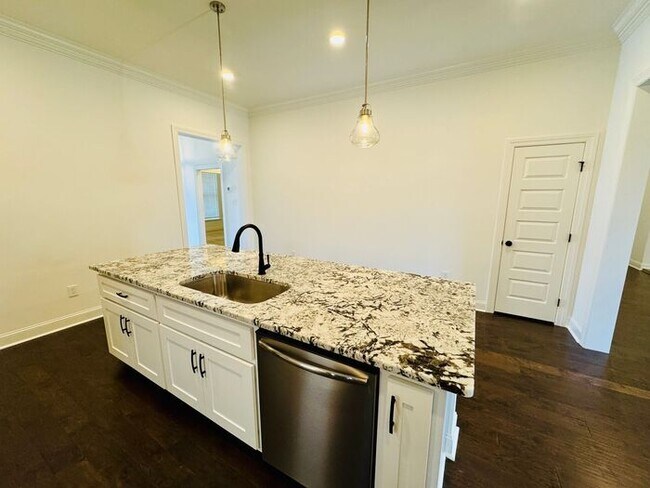 Building Photo - FENCED yard-great location at the base of Keel Mountain