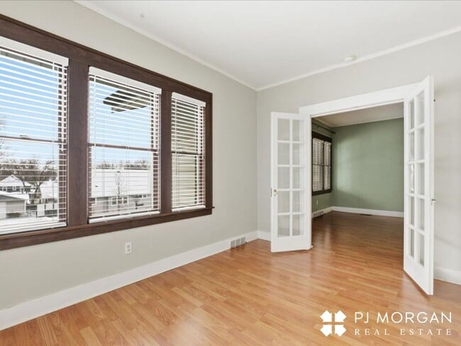 Building Photo - 5022I