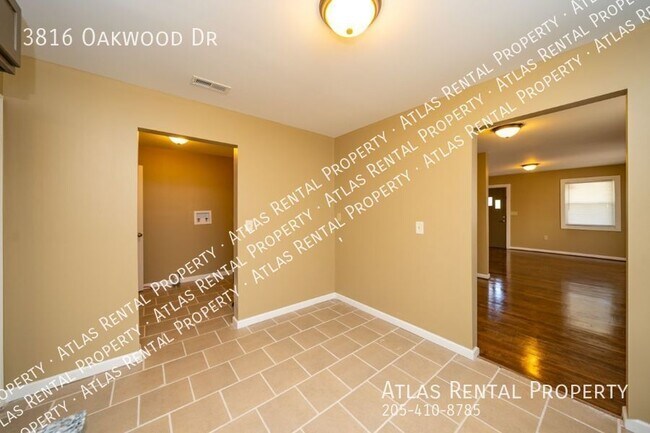 Building Photo - 3816 Oakwood Dr