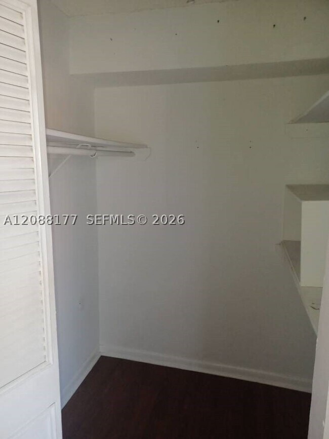 Building Photo - 7170 Fairway Dr