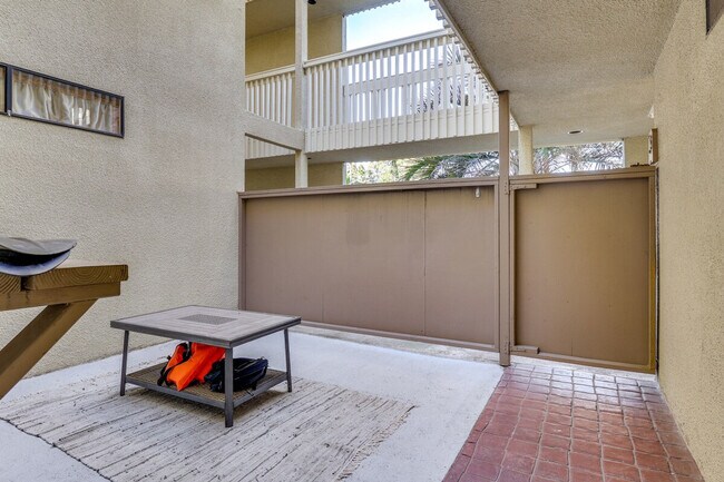 Building Photo - 4513 Cove Dr