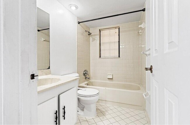 Building Photo - 4151 Oak Terrace Dr