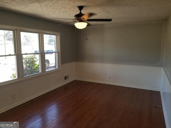 Building Photo - 5003 Calhoun Rd NE