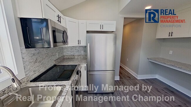 Building Photo - Updated 3 BD/1.5 BA Home in the Heart of Downtown Wilmington