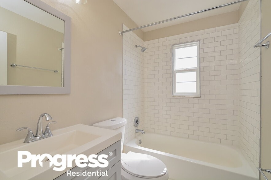 Building Photo - 1029 Kelsey Ave