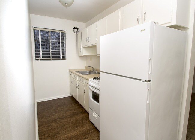 Building Photo - 1774 Clifton Ave
