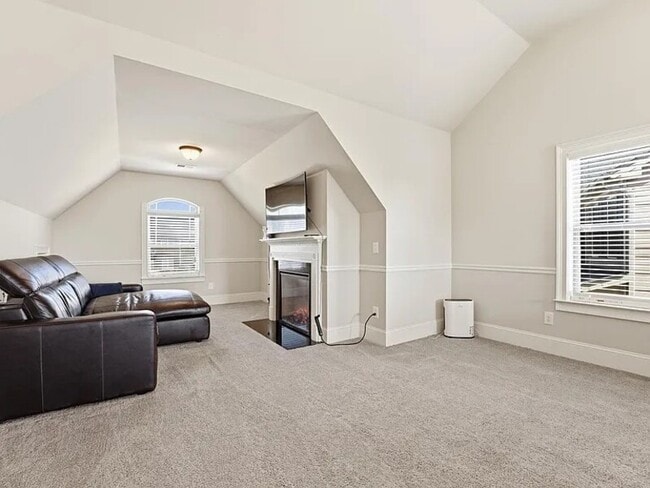 Building Photo - 8 Hillfoots Ct