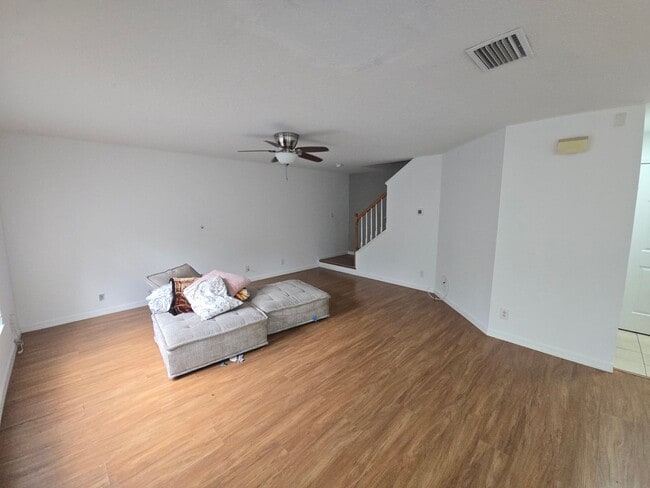 Building Photo - 3/3 Townhome In Valrico
