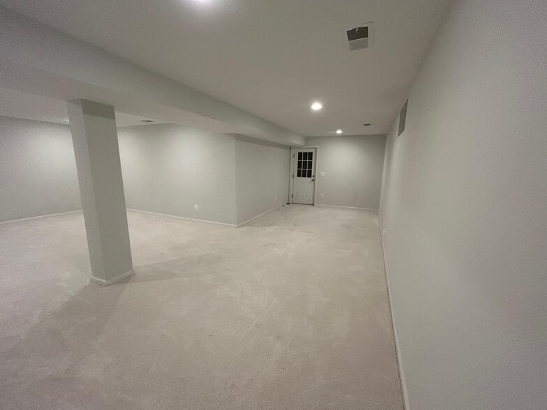 Building Photo - 21918 Knob Hill Pl