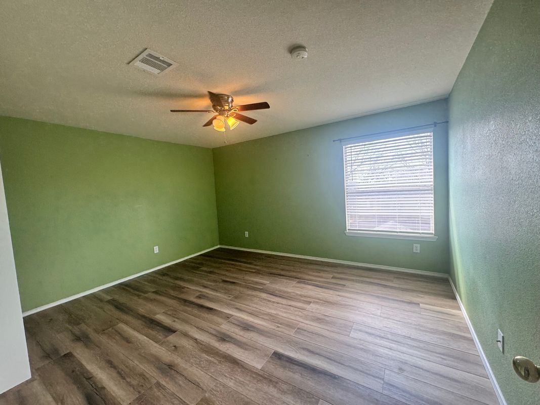 Building Photo - 1705 River Oaks Dr