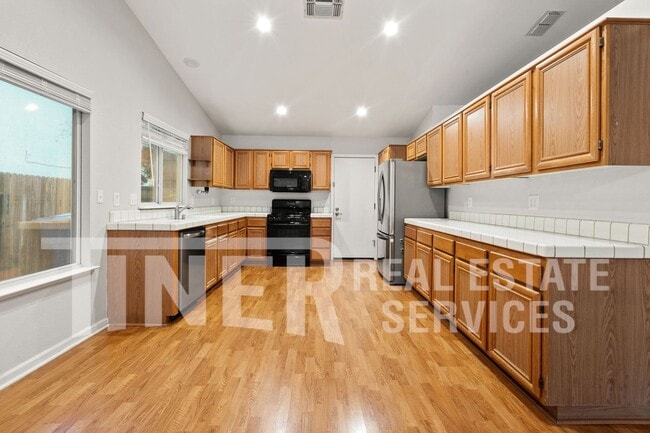 Building Photo - 134 John Henry Cir