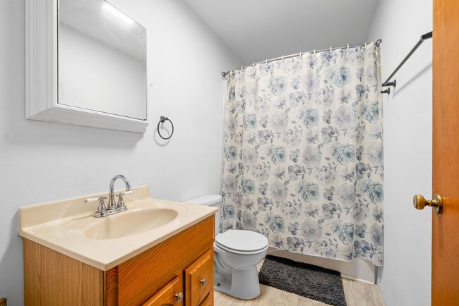 Building Photo - 2531 Thrush Dr