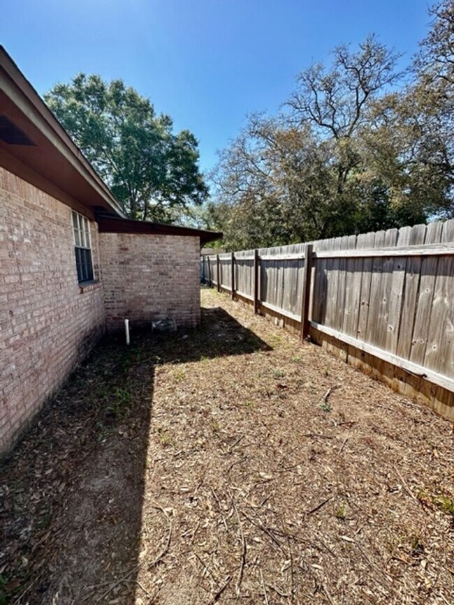 Building Photo - Spacious 3 Bedroom Duplex for Rent in Nice...