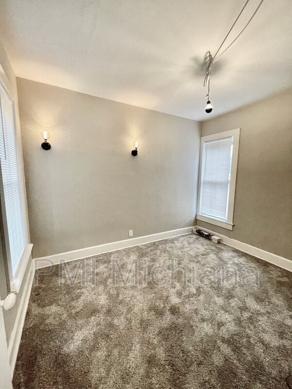 Building Photo - 514 W Madison St