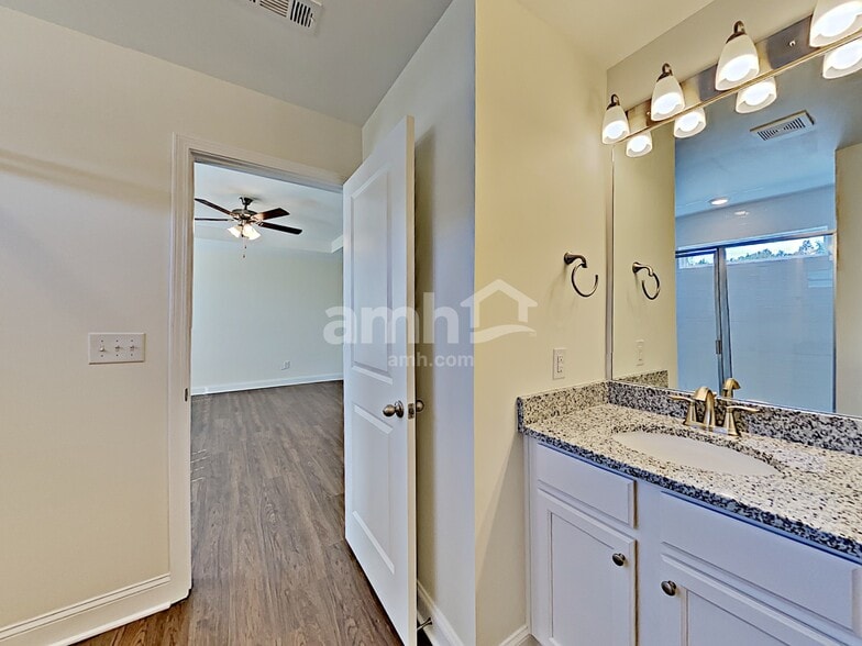 Building Photo - 5113 Jack Byrnes Dr