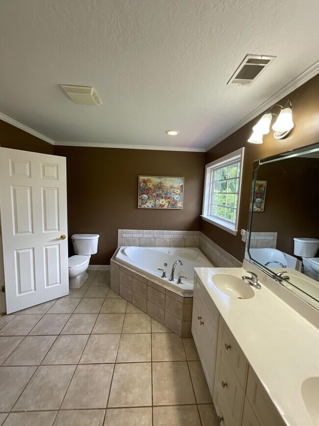 Building Photo - 4196 Aerie Cir