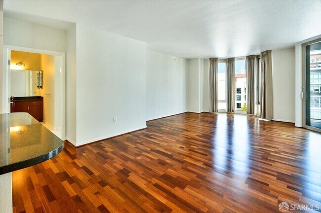 Building Photo - 88 King St