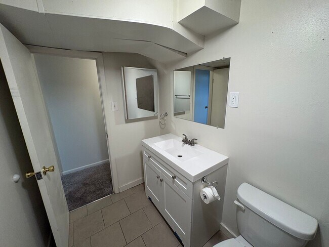Building Photo - Newly Updated - Spacious 5 Bed 2 Bath Home