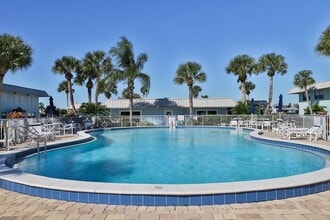 Building Photo - Intracoastal 2 bed/ 2 ba condo with lots o...