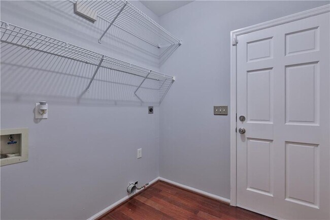 Building Photo - 4825 Chesterfield Ct