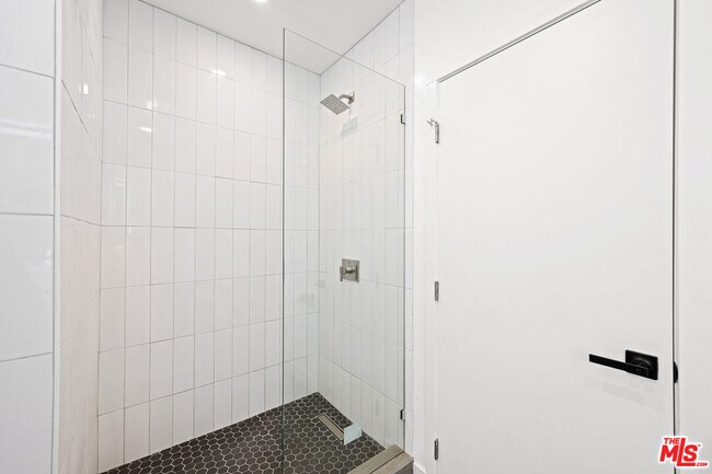 Building Photo - 1246 N Formosa Ave