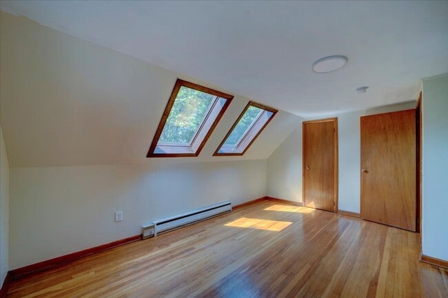 Building Photo - Spacious 3-Bedroom + Office | Updated Kitc...