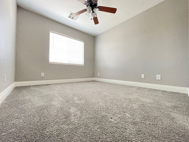 Building Photo - Beautiful 4-Bedroom Home with Den in Mountain’s Edge