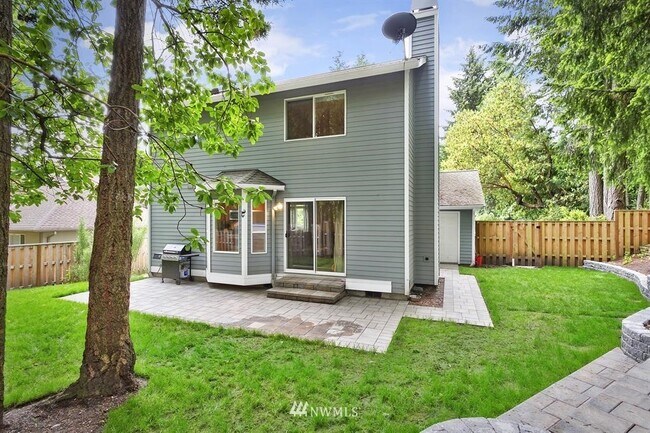 Building Photo - 1200 NW Montery Ct