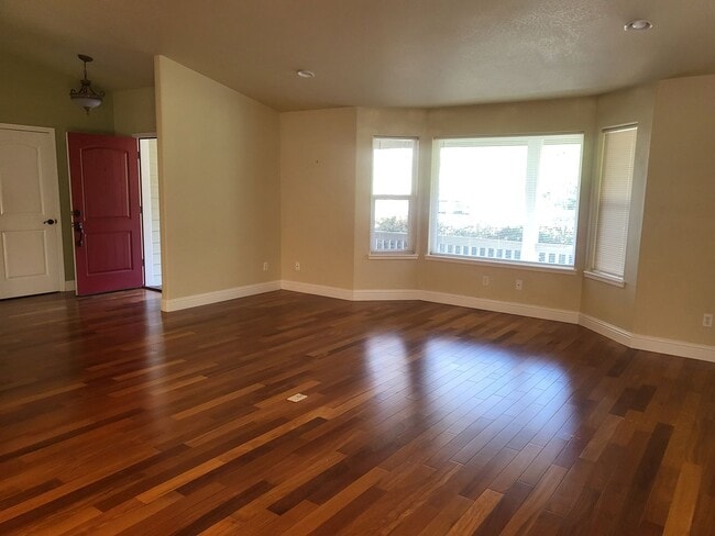 Building Photo - 3 bed 2 bathHome for Rent in Grants Pass