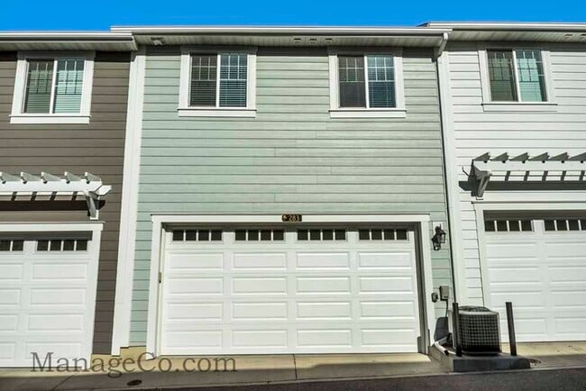 Building Photo - Comfortable New Townhouse