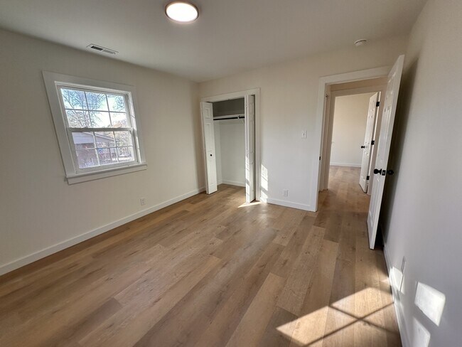 Building Photo - 6037 Dahlgren Ave