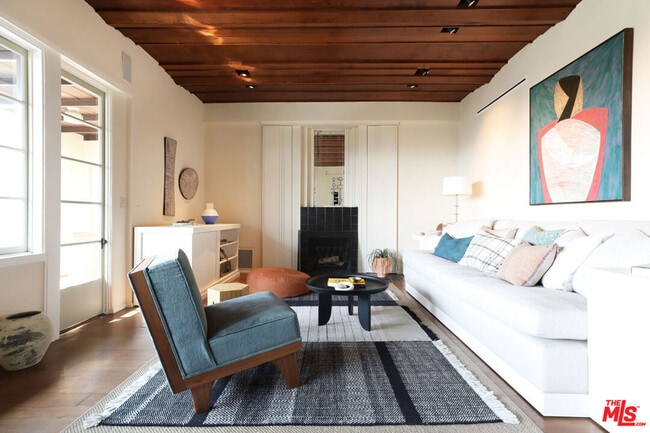 Building Photo - 1811 Edgecliffe Dr