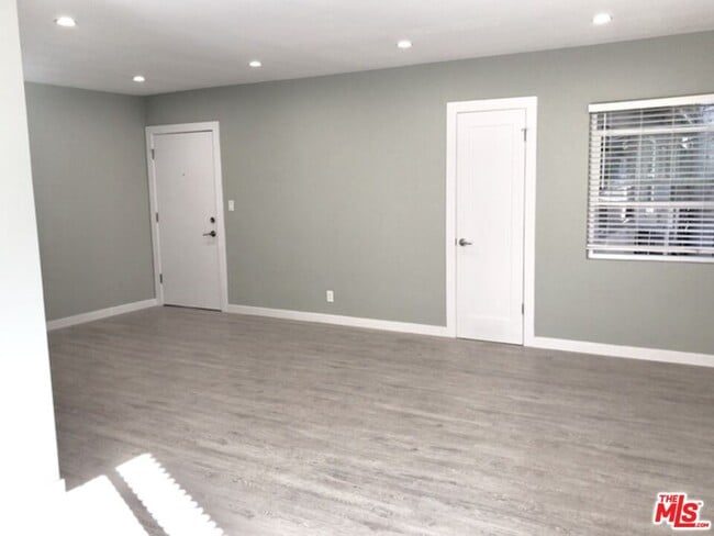 Building Photo - 815 S Sherbourne Dr