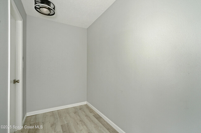 Building Photo - 225 S Tropical Trail