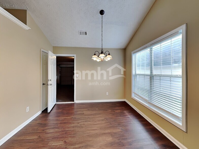 Building Photo - 1545 Maple Pointe Ct