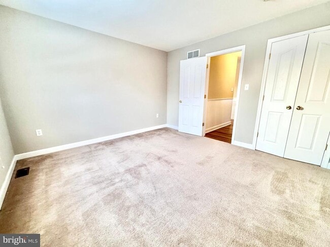 Building Photo - 15 Delhi Ct