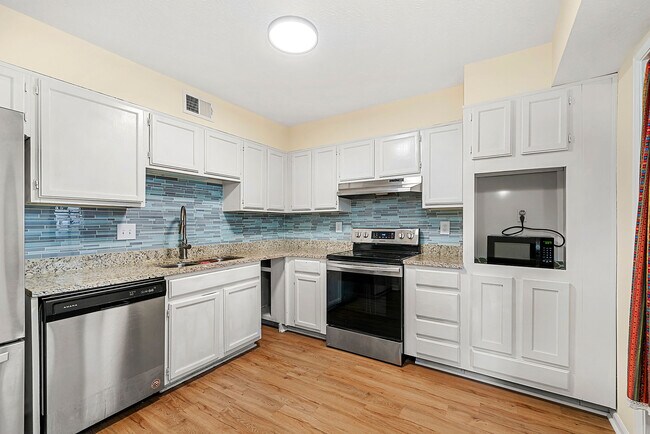 Building Photo - 670 Highland Ct