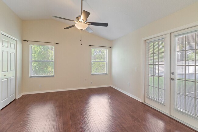 Building Photo - 4 bed, 2 Bath New Tampa Home for Lease!