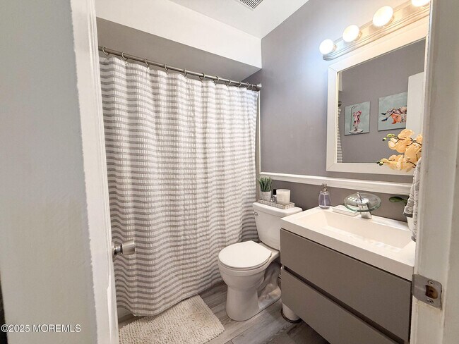 Building Photo - 73 Maple Ave