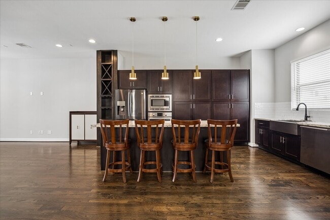 Building Photo - 1613 Crockett St