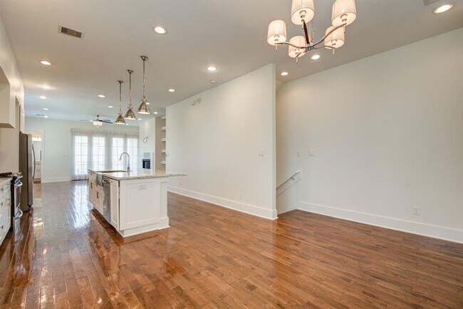 Building Photo - 1721 Thompson St