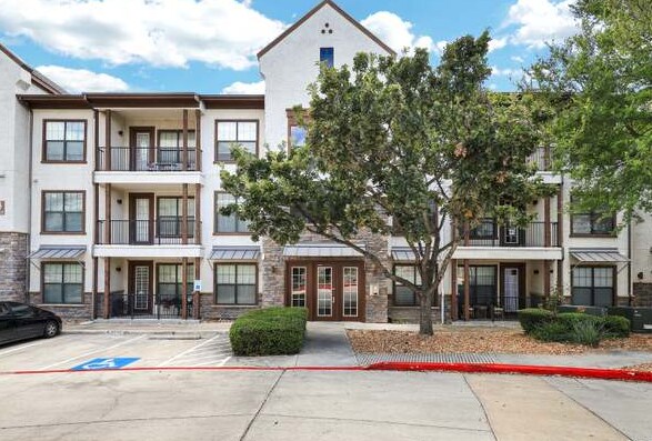 Building Photo - 923 Vance Jackson Rd