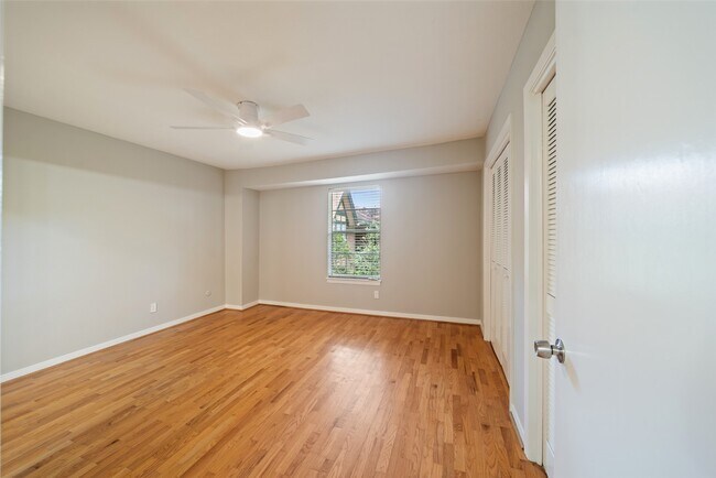 Building Photo - 8245 Kingsbrook Rd