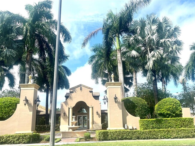 Building Photo - 930 NE 33rd Terrace