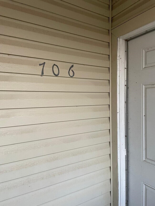 Building Photo - 7600 Emmett F Lowry Expy